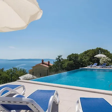In Labin With 3 Bedrooms, Wifi&outdoor Swimming Pool