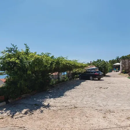 In Labin With 3 Bedrooms, Wifi&outdoor Swimming Pool