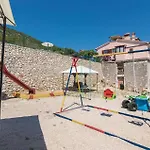 3 Bedroom Cozy In דירה לאבין