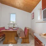 3 Bedroom Cozy In דירה *