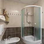 3 Bedroom Cozy In דירה *