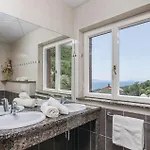 3 Bedroom Cozy In דירה