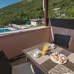 3 Bedroom Cozy In דירה
