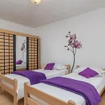 3 Bedroom Cozy In דירה