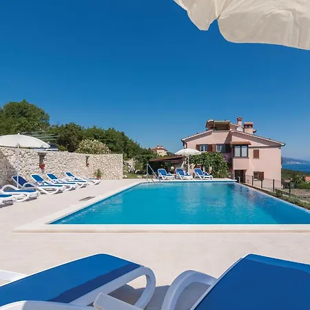 Beautiful In With House Sea View *
