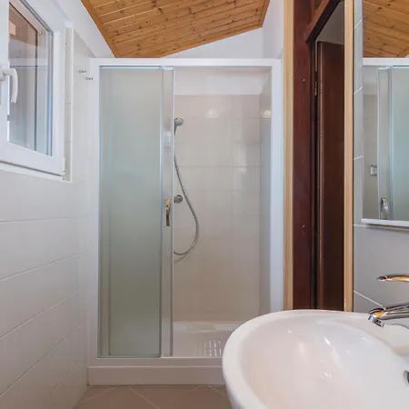 Beautiful In With House Sea View 아파트 라빈
