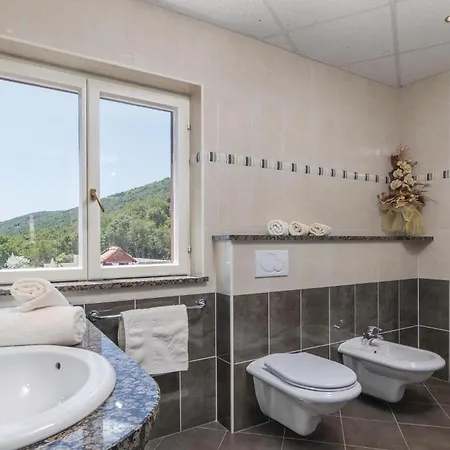 아파트 Beautiful In With House Sea View 라빈