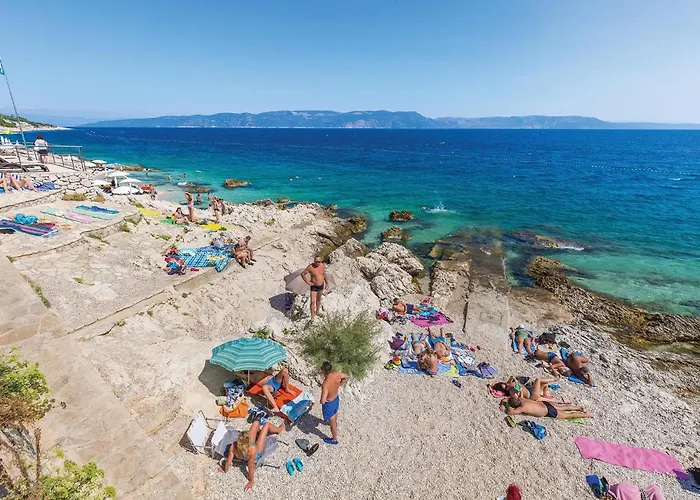 3 Bedroom Cozy In לאבין