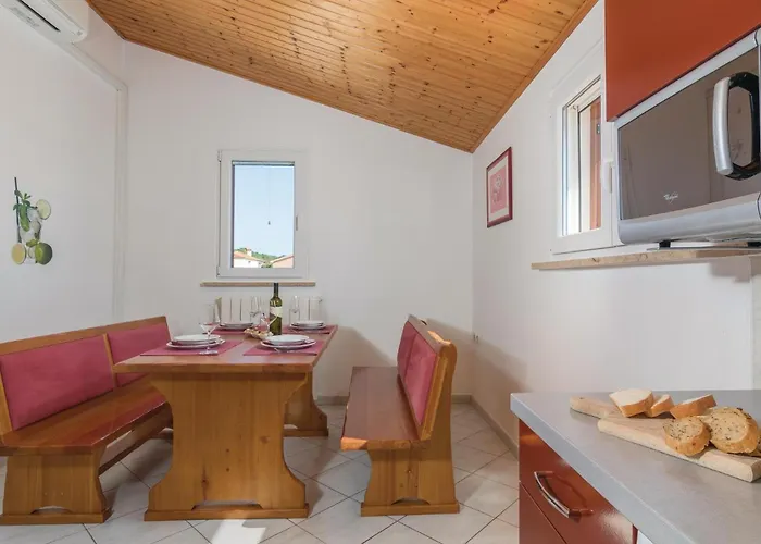 3 Bedroom Cozy In דירה *