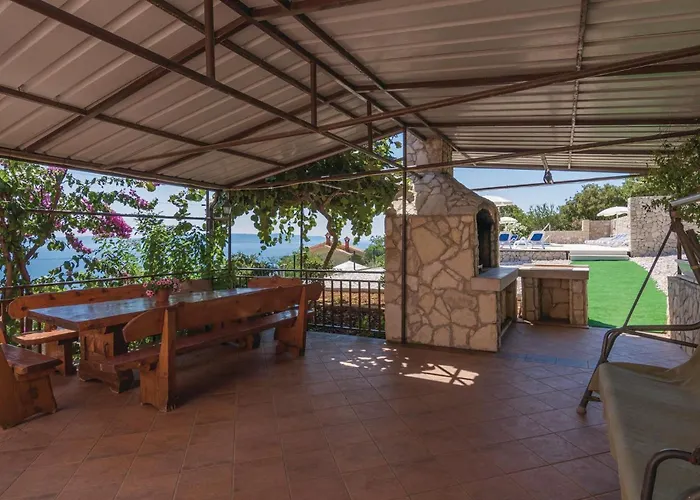 3 Bedroom Cozy In דירה לאבין