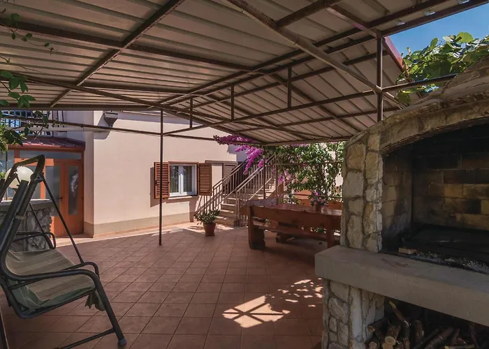 דירה 3 Bedroom Cozy In