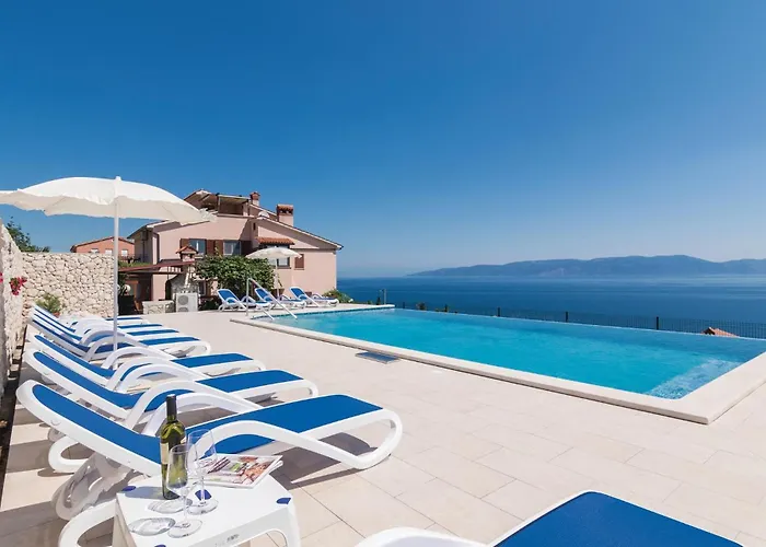 3 Bedroom Cozy In דירה *